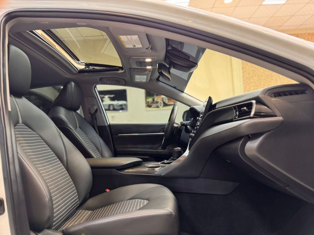 Toyota Camry SE 2.5L (181 HP)