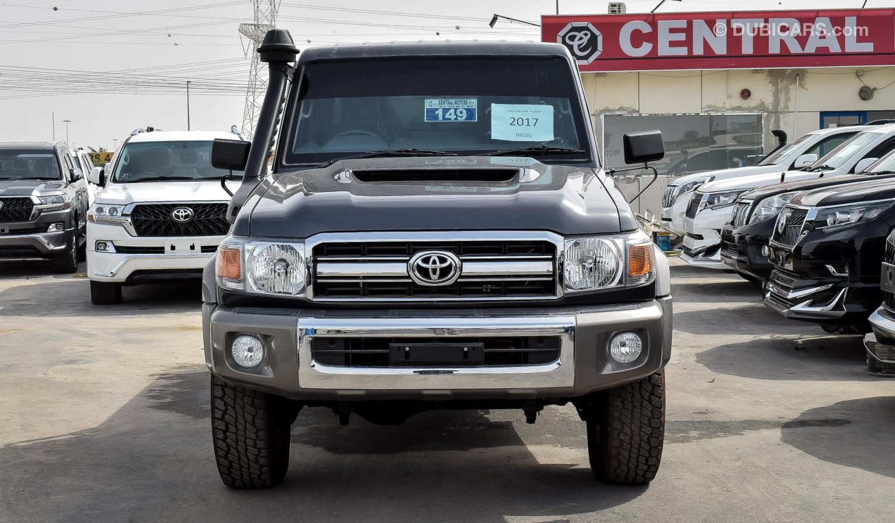 Toyota Land Cruiser Pick Up GXL right hand drive 4.5 V8 1VD diesel manual single cab pick up for export only