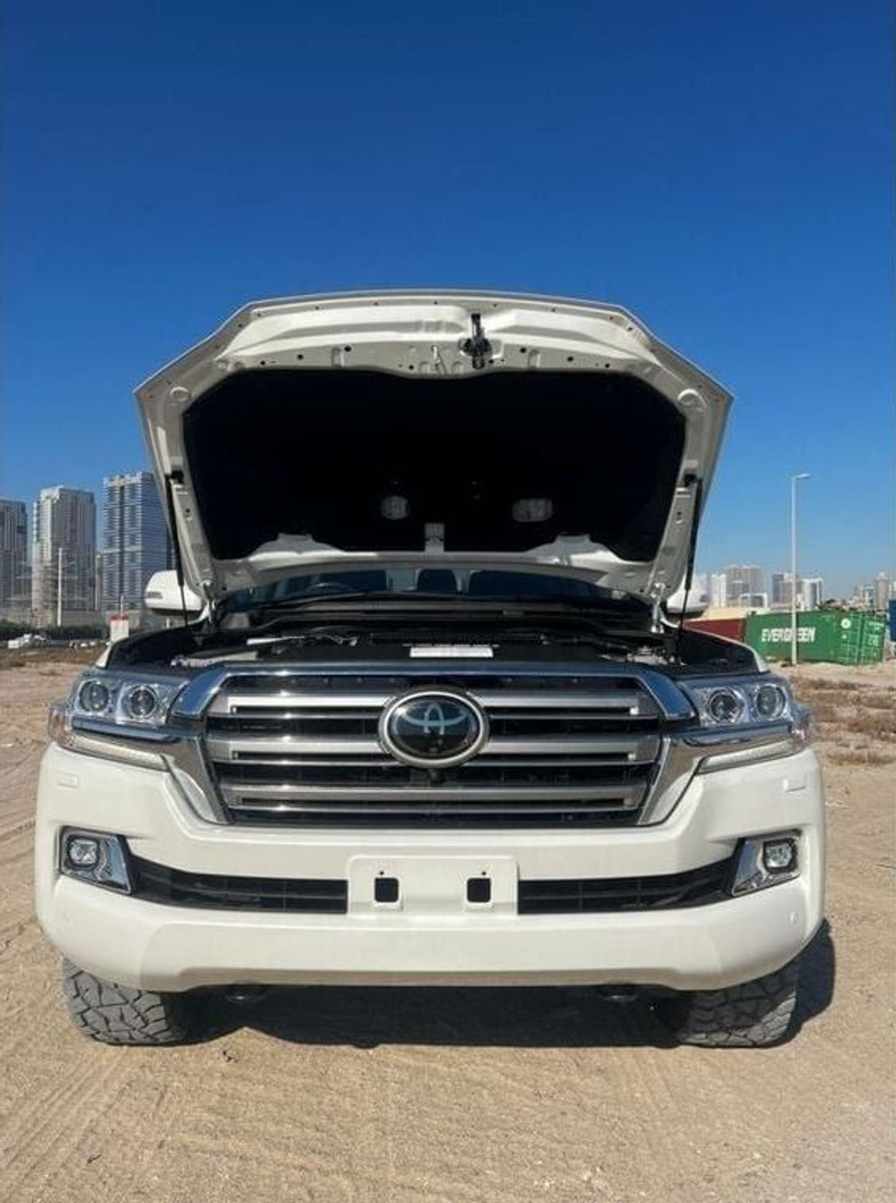 تويوتا لاند كروزر Diesel 4.5 Liter Right Hand Drive SAHARA Sunroof Cool Box Leather Power Seats