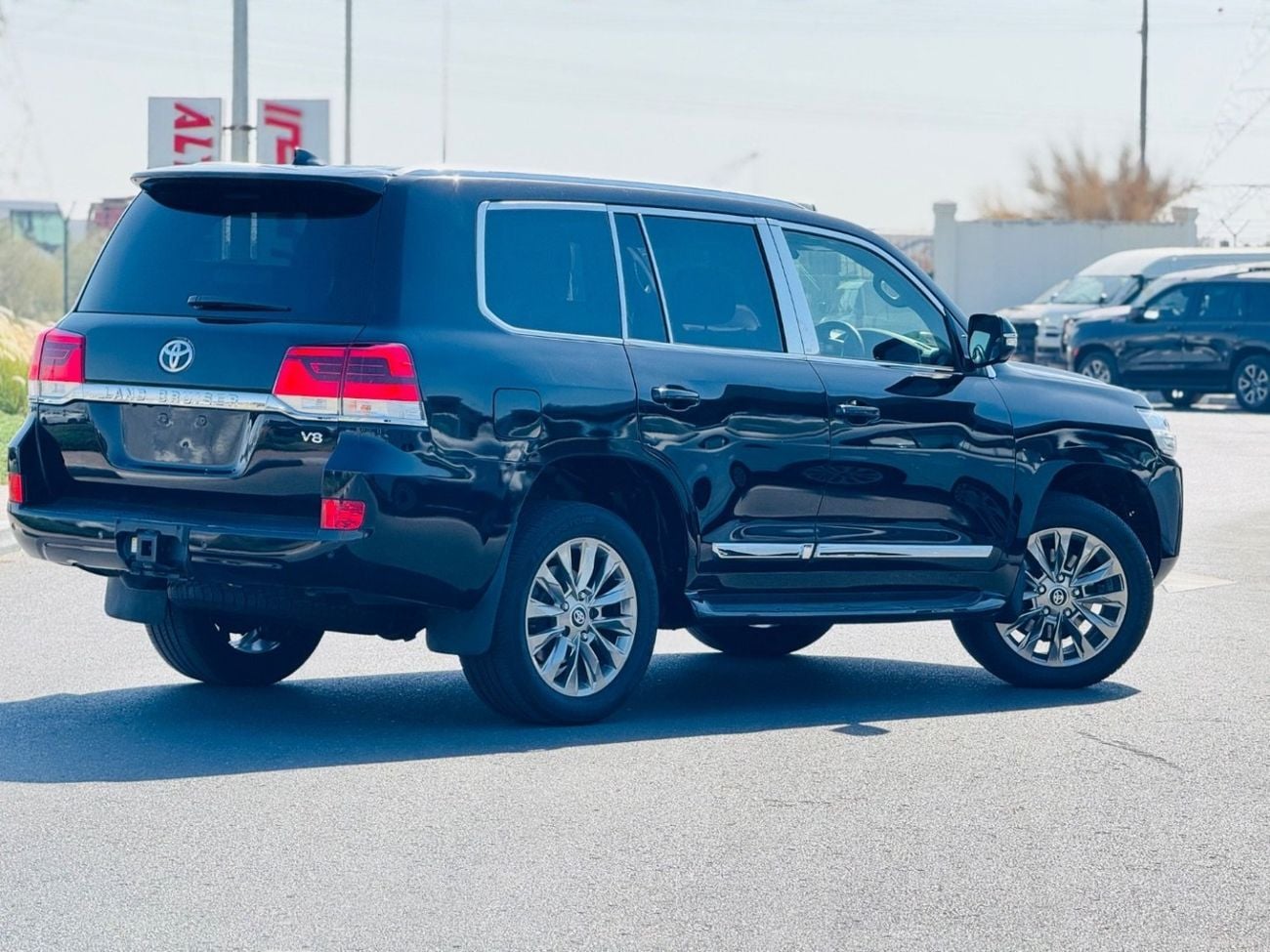 تويوتا لاند كروزر VXR Toyota Land Cruiser 2020 v8 diesel full options RHD