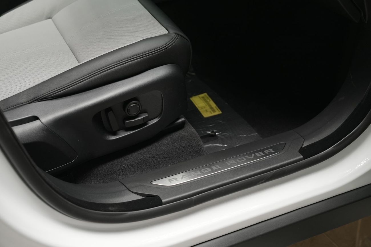 Land Rover Range Rover Velar RANGE ROVER VELAR 2.0L DYNAMIC SE 250PS + 10% FOR LOCAL