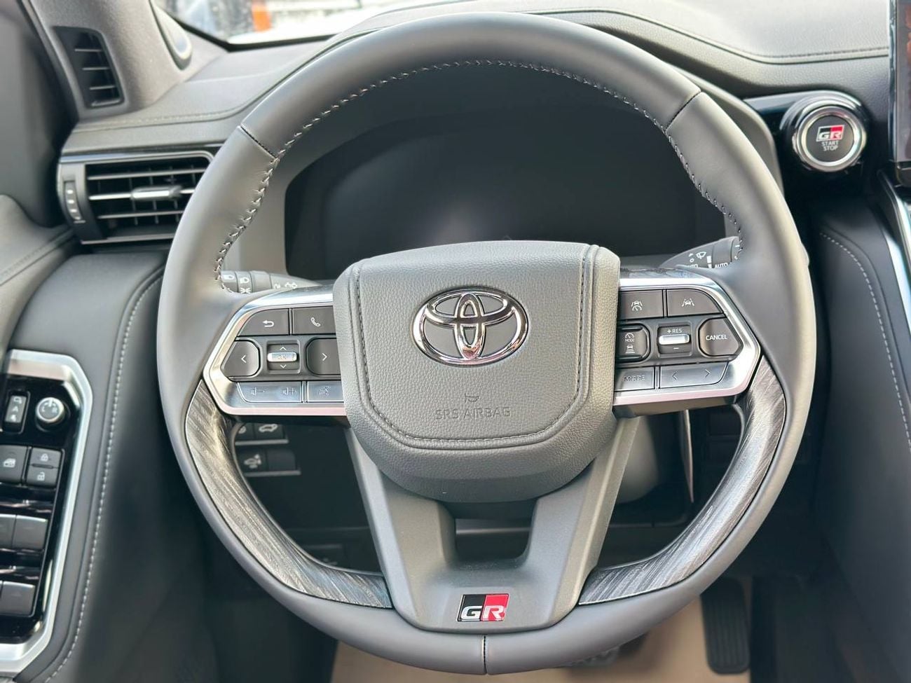 تويوتا لاند كروزر GR SPORT GR-S 3.5 لتر PTR أوتوماتيك // 2026 // كاملة المواصفات مع رادار، كاميرا 360 درجة، إطارات للط