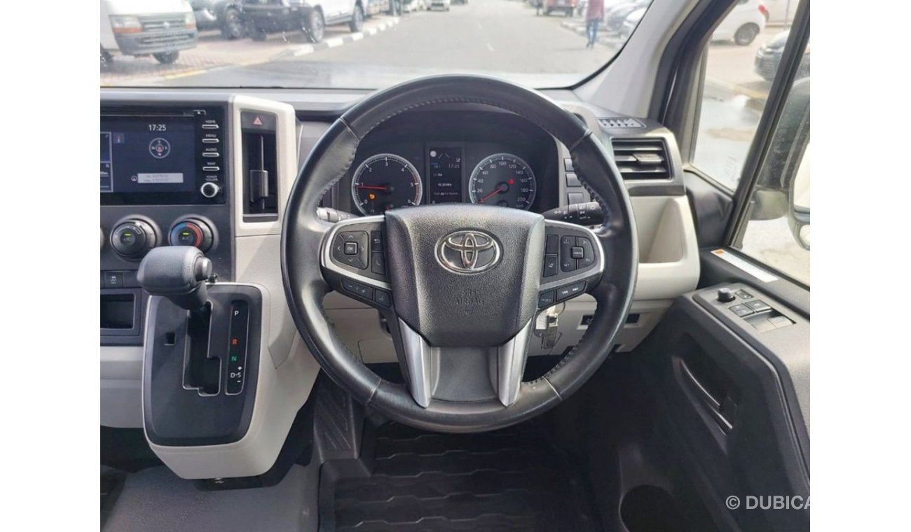 Toyota Hiace TOYOTA HIACE COMMUTER VAN RIGHT HAND DRIVE(PM02363)