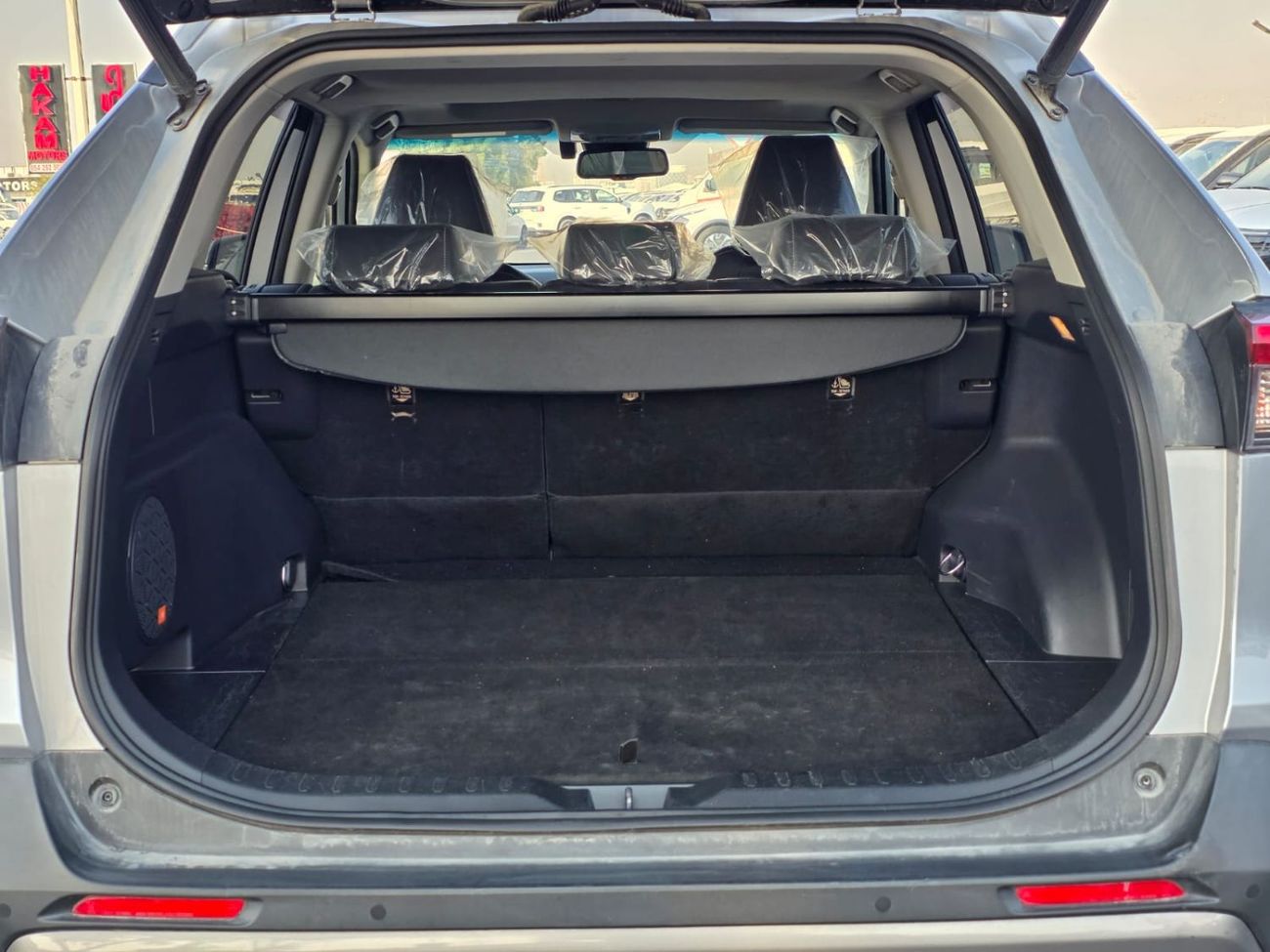 تويوتا راف ٤ EXPORT ONLY 2.0 ENGINE PETROL ENGINE 2WD FULL OPTION RAV4 CRUISER