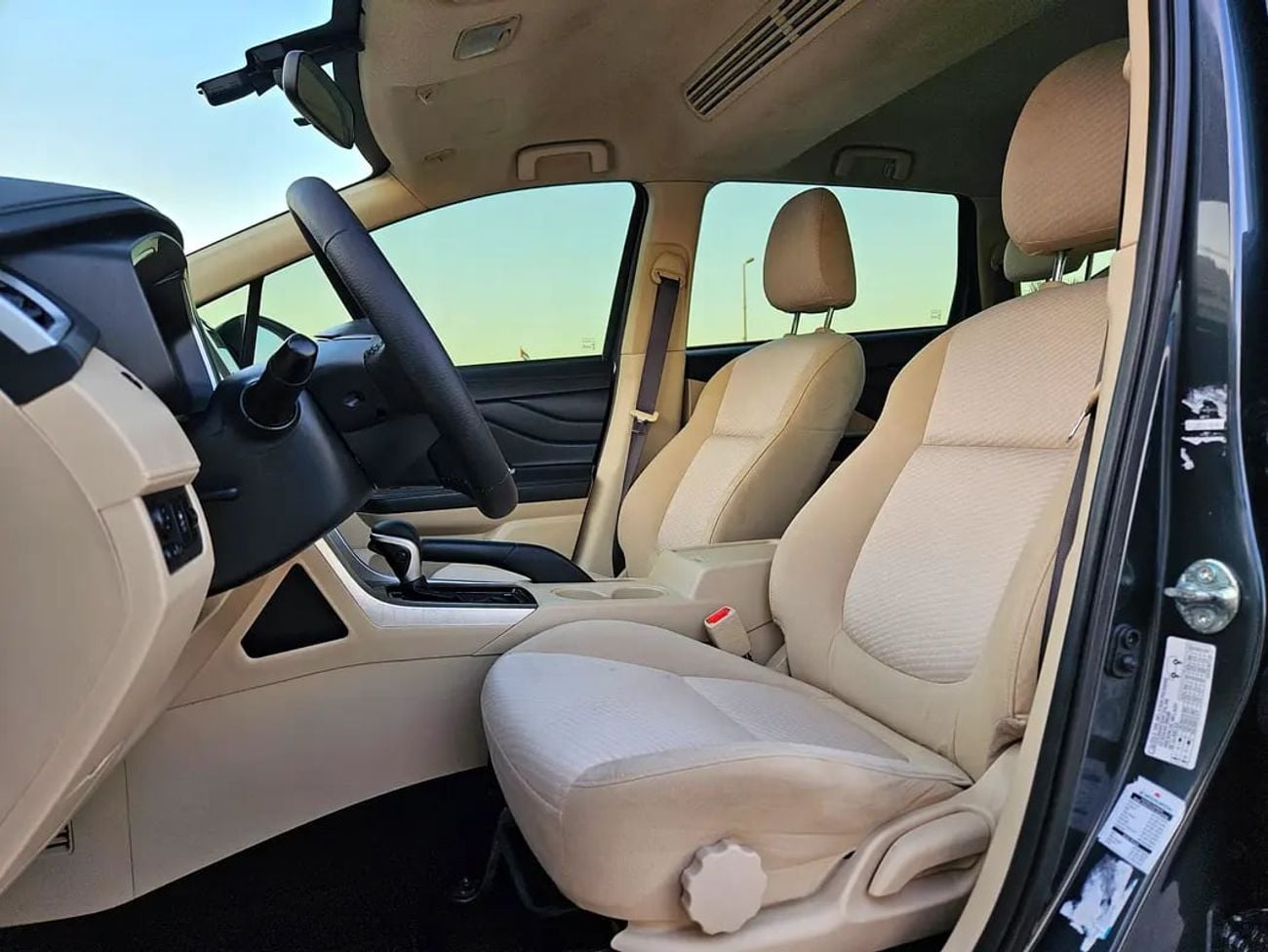 ميتسوبيشي إكسباندر GLX GCC Specs Premium Condition 7 Seater Perfect Inside Out