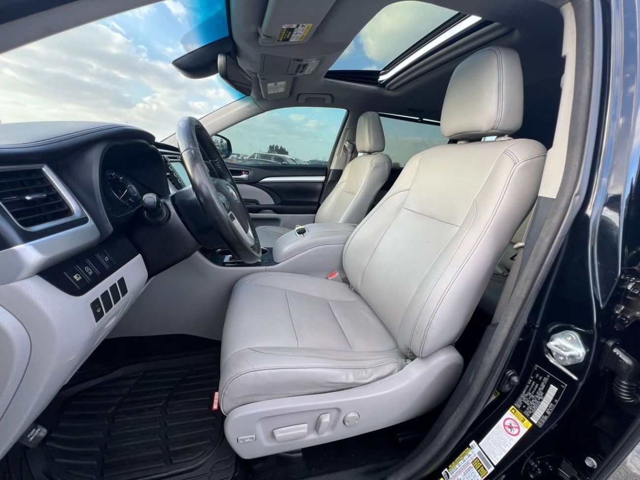 تويوتا هايلاندر 2017 TOYOTA HIGLANDER XLE // LEATHER & ELECTRIC SEATS  // PUSH START // SUNROOF - REAR DOOR OPEN CLO