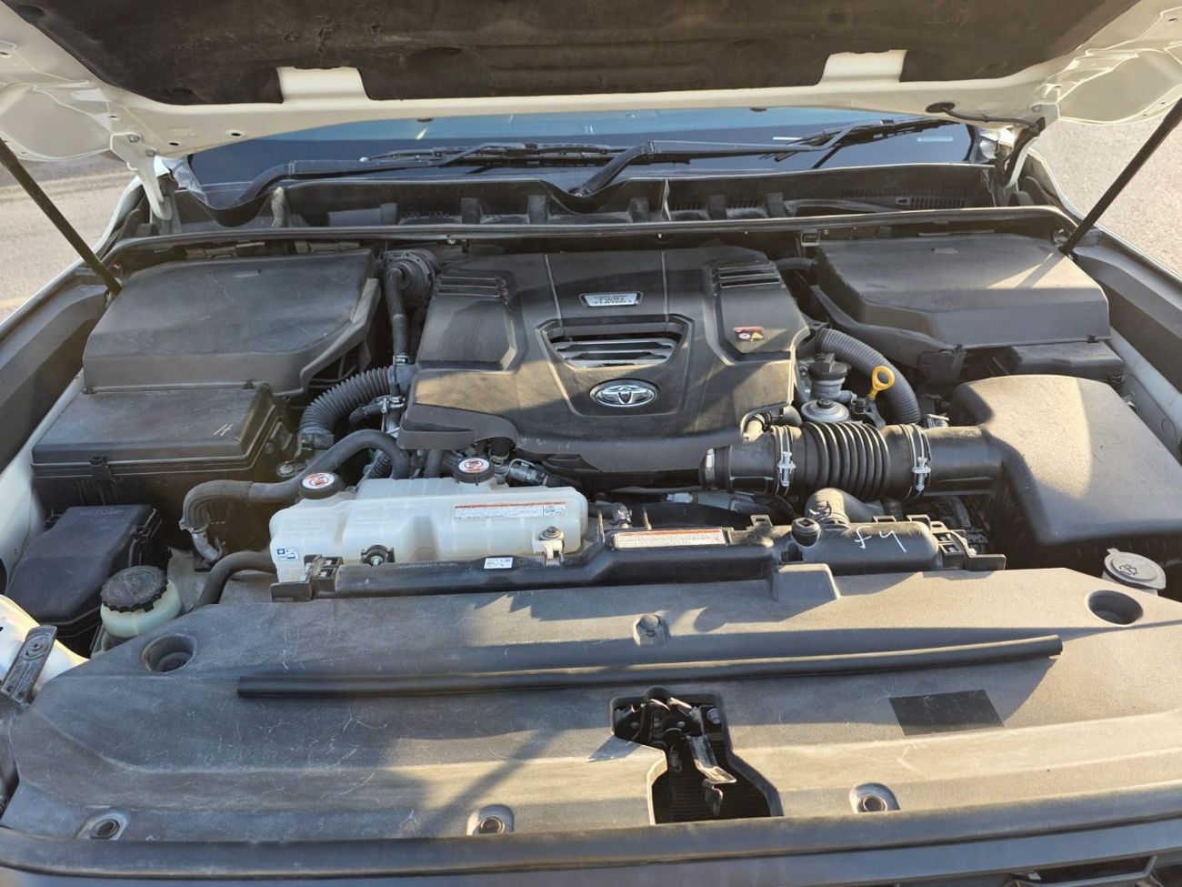 Toyota Land Cruiser LC300 ,RIGHT HAND DRIVE DIESEL ,4.5 LITER ,FULL OPTION  ,WITH G.R KIT