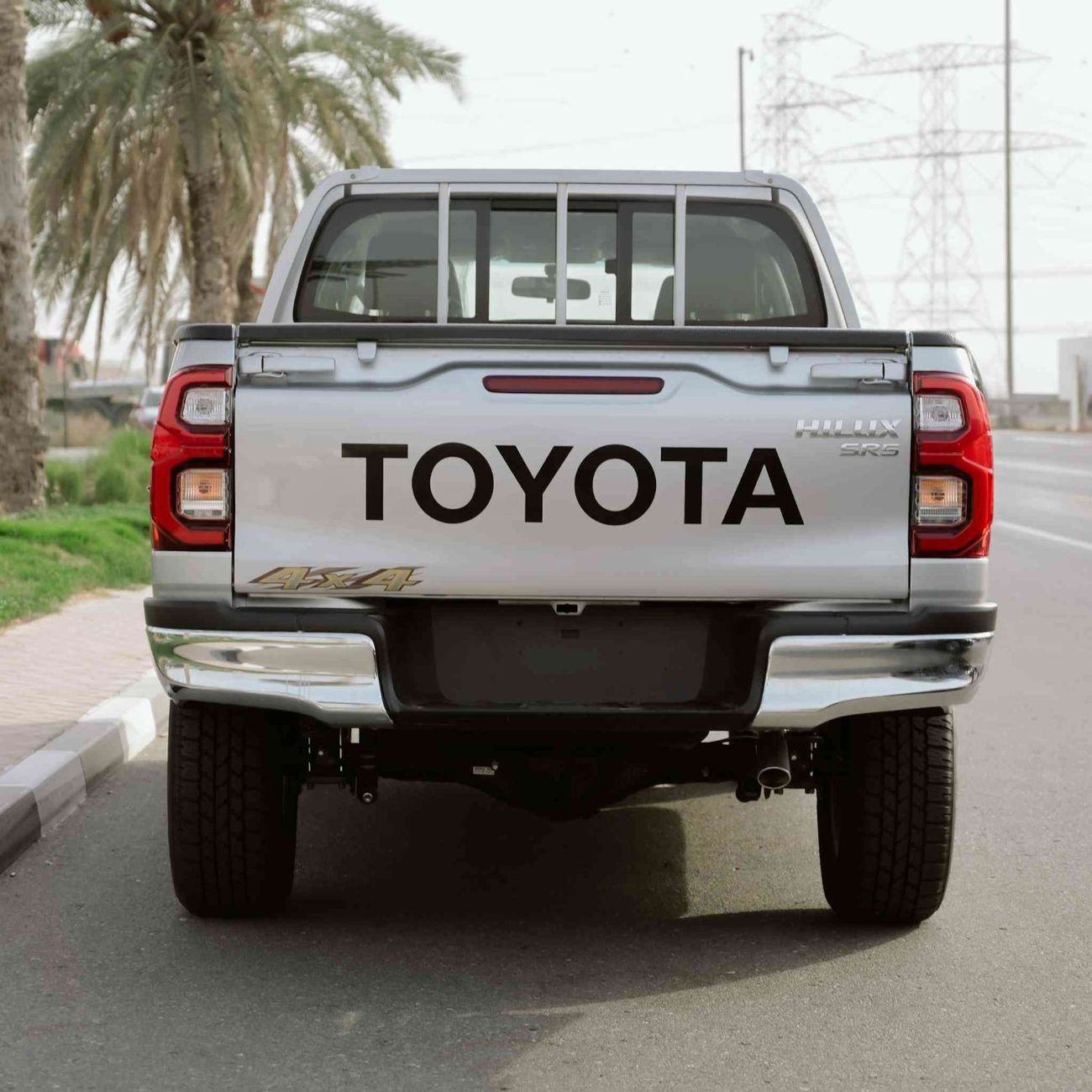 تويوتا هيلوكس GLX AT 2.7L