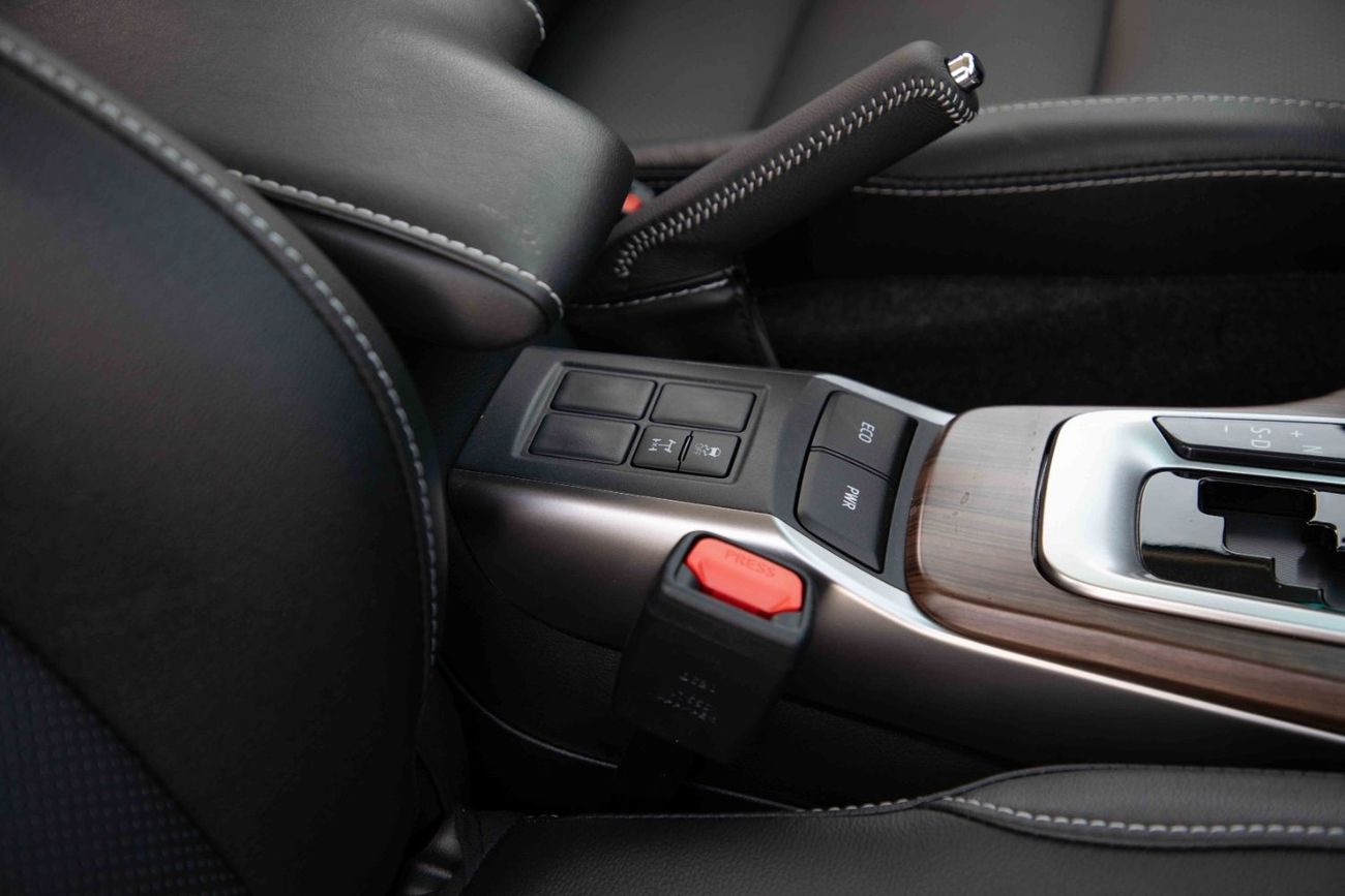 Toyota Fortuner 2023 Toyota Fortuner 4.0 WP Adventure - Platinum White Pearl Inside Black