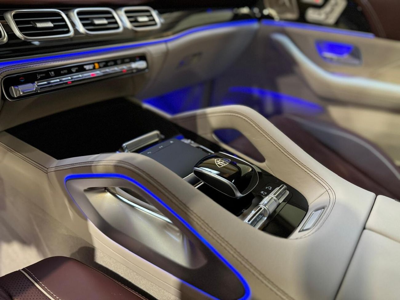 Mercedes Maybach GLS600 Maybach 4.0L Twin-Turbo Charged V8 Engine With V8 Spark Ignition Engine M177 - AMG Petrol / Germany Specs