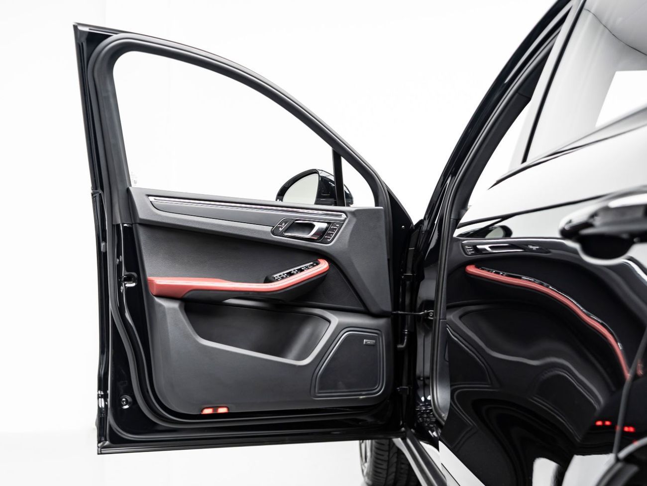 Porsche Macan Std 2.0L (252 HP) 2024 Porsche Macan, June 2026 Porsche Warranty, Full Service History, Low KMs, GCC