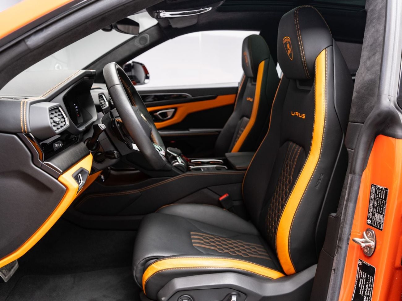 لامبورغيني اوروس S BUY NOW, PAY 2027 | THE BLACKLINE STANDARD | 1 Year Blackline Warranty, GCC, Low KMs