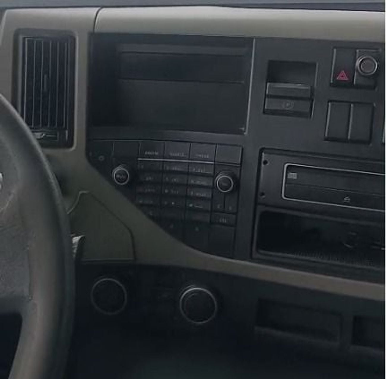 فولفو إف إم شاحنة فولفو FM 400 ذات الدفع الثنائي موديل 2016