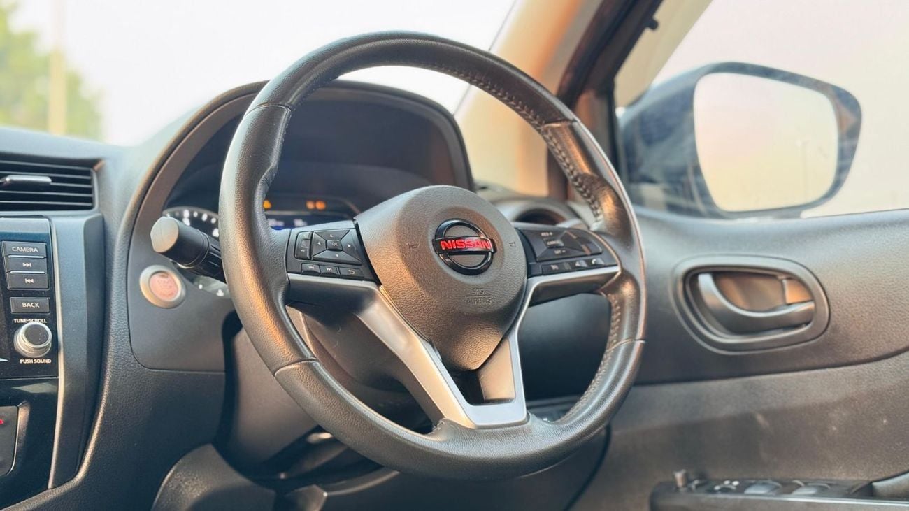 نيسان نافارا -