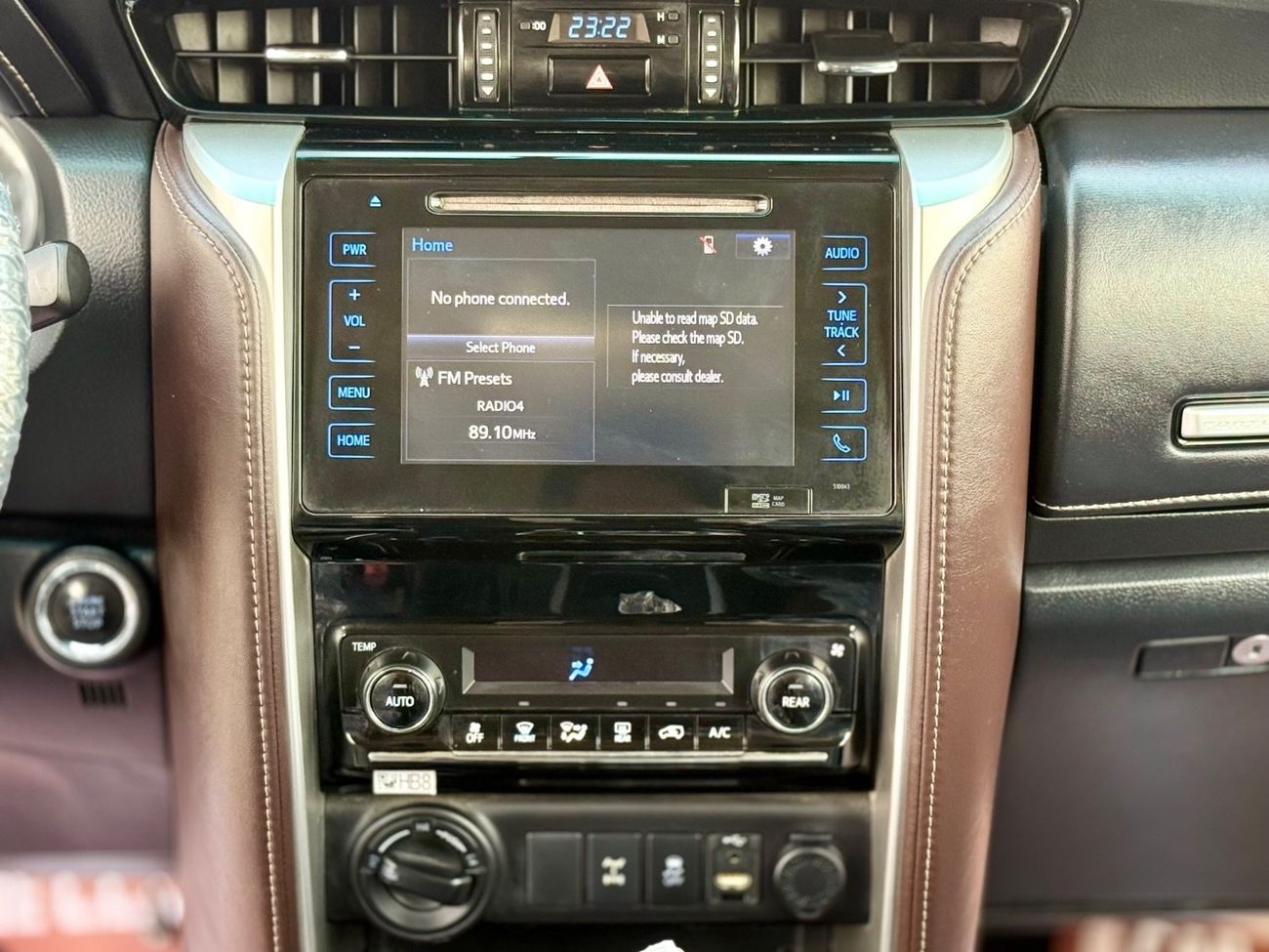 تويوتا فورتونر Toyota Fortuner Model 2018 fuel petrol V6 left hand drive