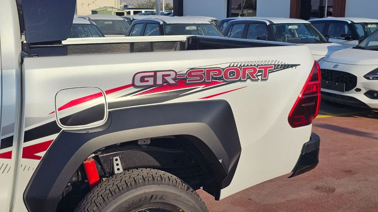 تويوتا هيلوكس Hilux 2.8 GR-SPORT 4WD AT 2026YM GCC WHITE WITH DIGITAL REAR VIEW MIRROR