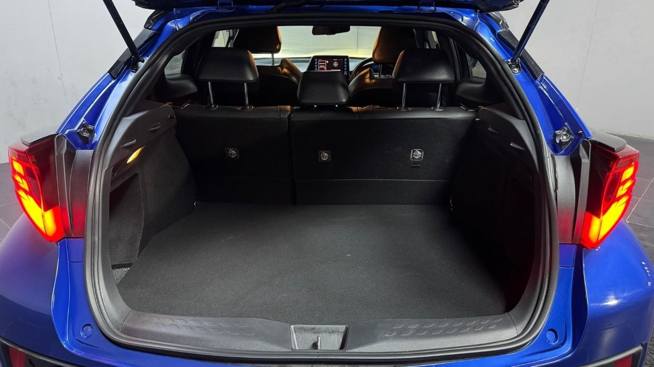 تويوتا CHR 2022 HYBRID 1.8CC PUSH START **360 CAMERA** | ALLOY RIMS | DIGITAL AC I LEATHER INTERIOR