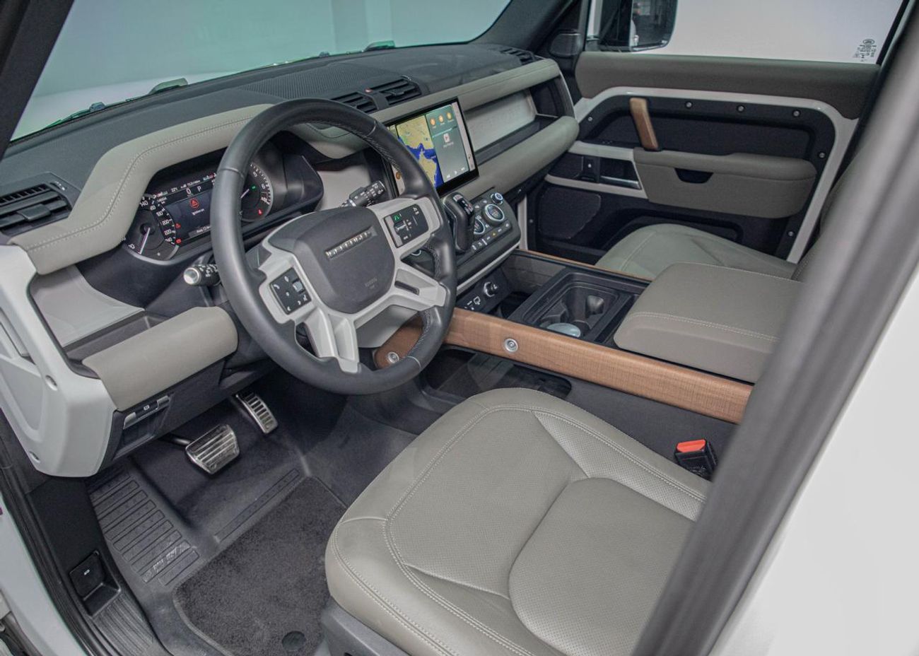 لاند روفر ديفندر 110 SE P400 3.0L