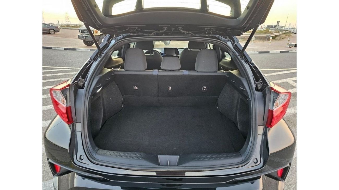 Toyota CHR 2021 Toyota C.HR 2.0L V4 XLE Push Start - UAE PASS