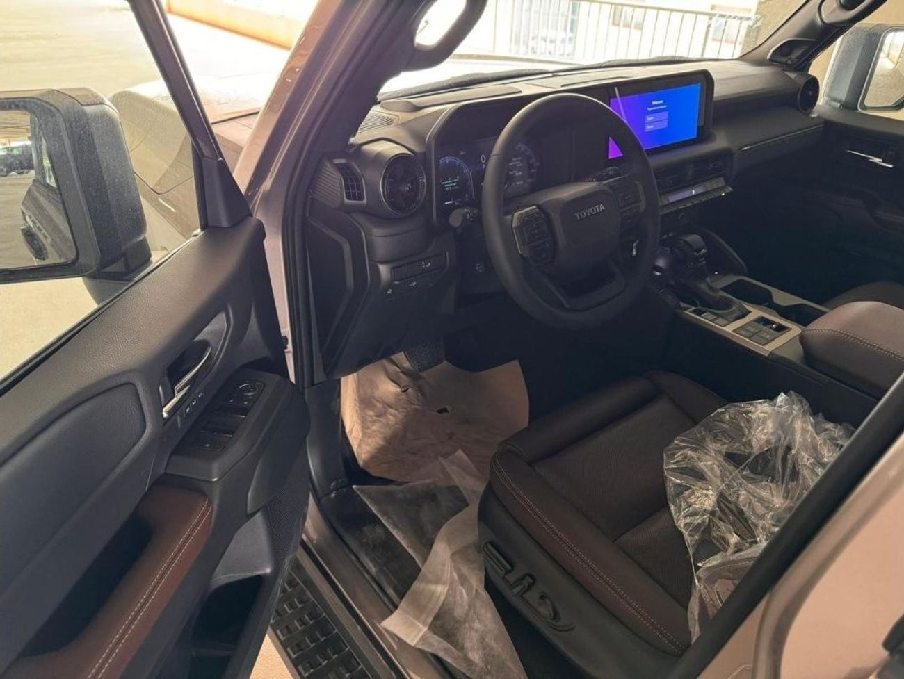 تويوتا برادو 2.4L PETROL LUXURY 2024