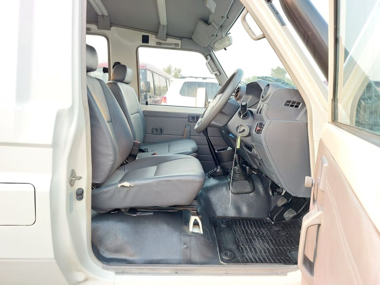 Toyota Land Cruiser TOYOTA LAND CRUISER SUV RHD 2017 MODEL 4.2 L DIESEL MANUAL(PM89627)