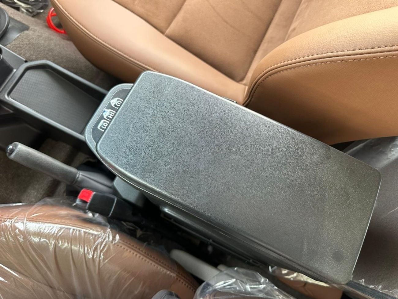 Toyota Land Cruiser 70 LX 2.8L  2025  LC76-Z 2.8 DSL  White/tan