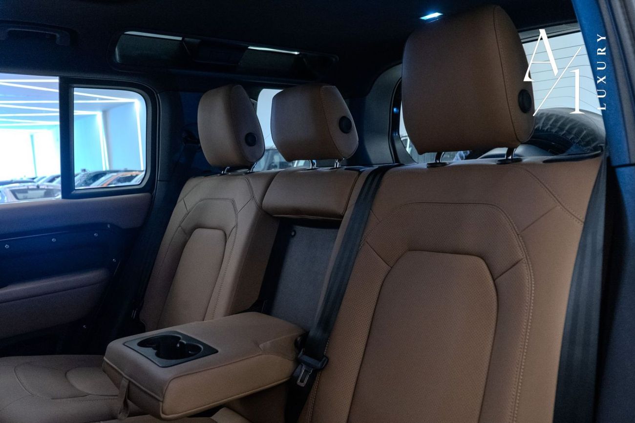 Land Rover Defender P400 110 X-Dynamic SE 3.0L (5 Seater) 2025 Defender, 5 Years Land Rover Warranty, Delivery Kms, GCC