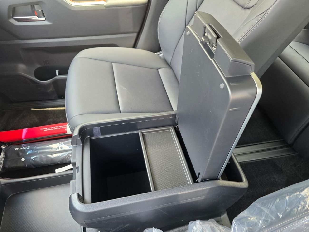 Toyota Granvia 3.5L V6 PETROL PREMIUM  6 SEATER FULL OPTION