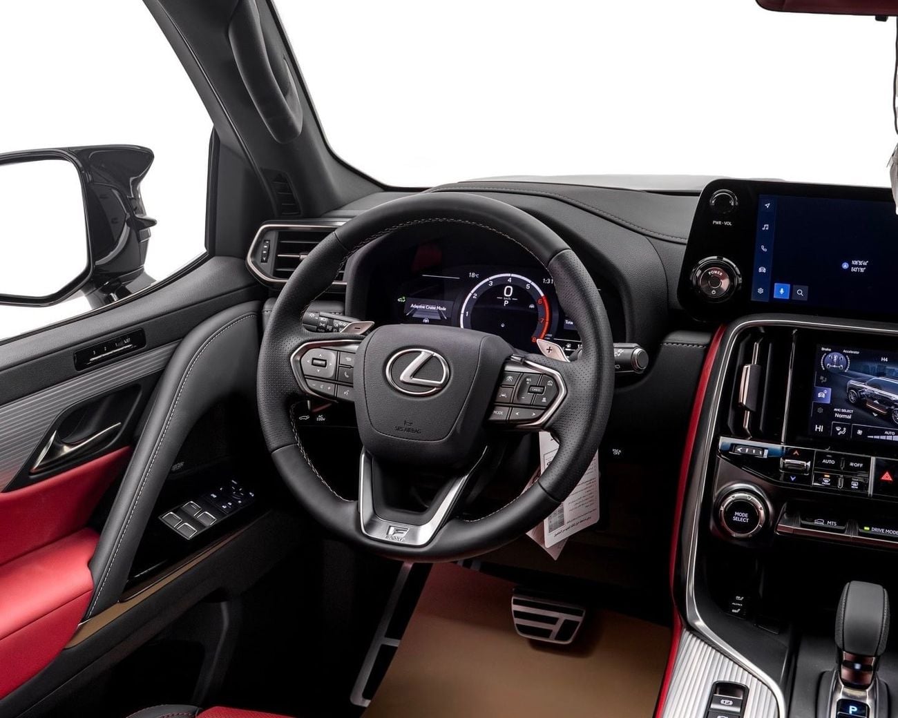 لكزس LX 700h F SPORT سيارة F-Sport موديل 2026 باللونين الأسود والأحمر (بدون نظام ركن آلي)