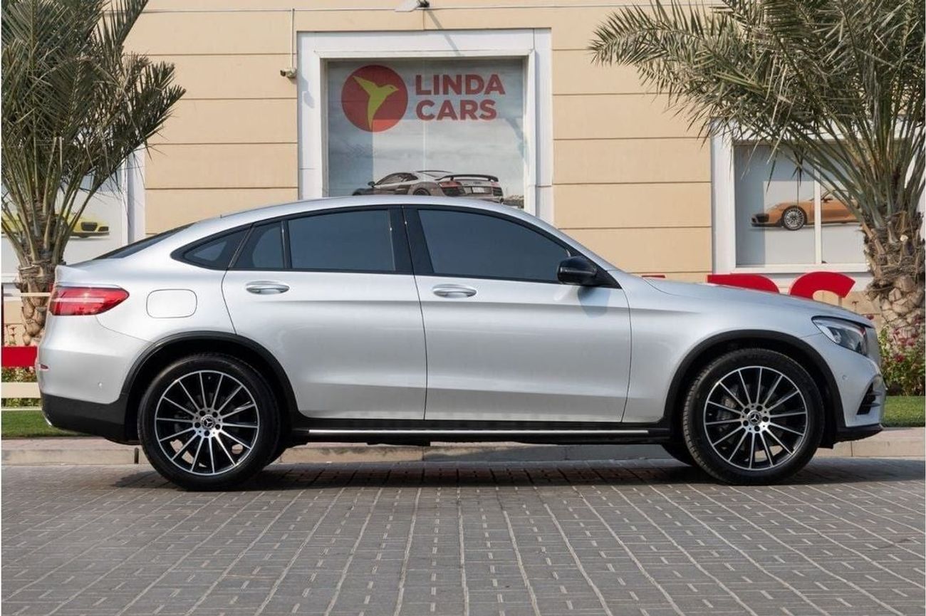 مرسيدس بنز GLC 250 AMG 2.0L Mercedes-Benz GLC250 Coupe AMG Night Package 2019 GCC under Warranty with Flexible Down-Pay