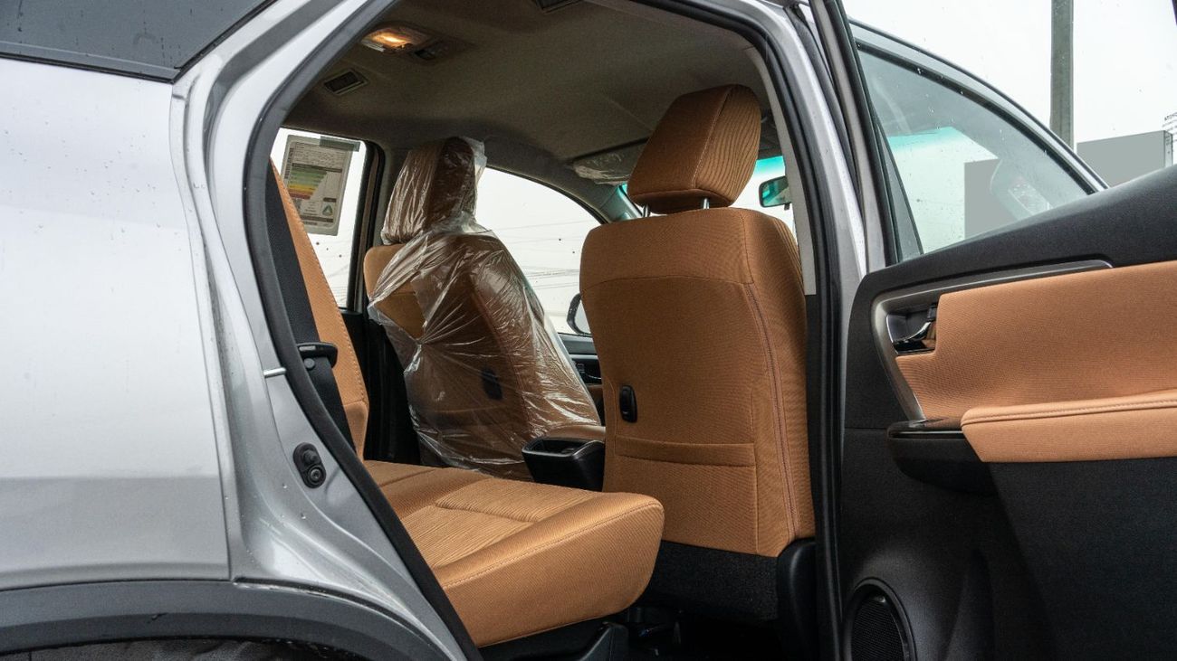 تويوتا فورتونر 2026 Toyota Fortuner VX 4.0L AT petrol (Silver-Tan)
