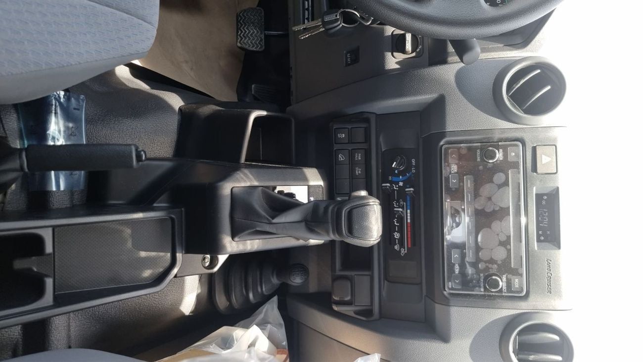 Toyota Land Cruiser Pick Up 4.0L V6 . 24-valve DOHC . VVT-i . DOHC. 16V . 5 Seater . 4 Door . Automatic . Four Wheel Drive