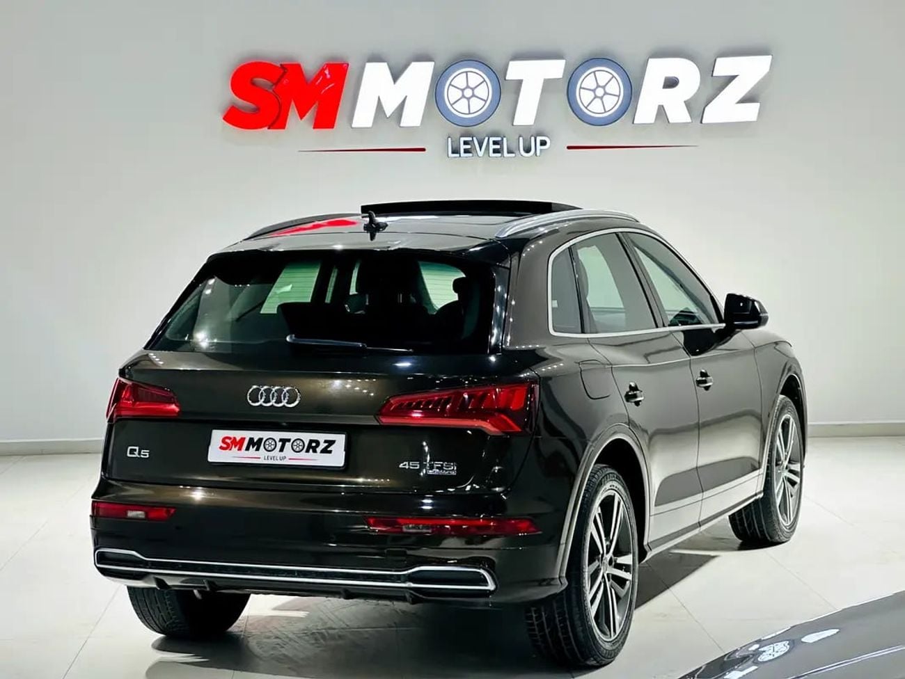 أودي Q5 45 TFSI Quattro Design 2.0L