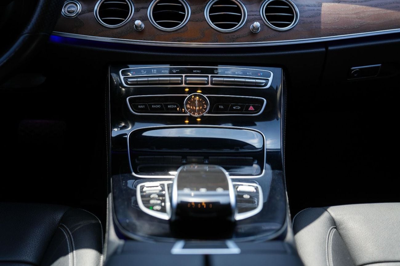 مرسيدس بنز E300 4 MATIC 2018!! KOREAN SPECS!! WELL MAINTAINED!! NO ACCIDENT