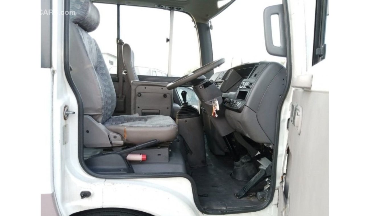 نيسان سيفيليان NISSAIN CIVILLIAN BUS RIGHT HAND DRIVE (PM1085)