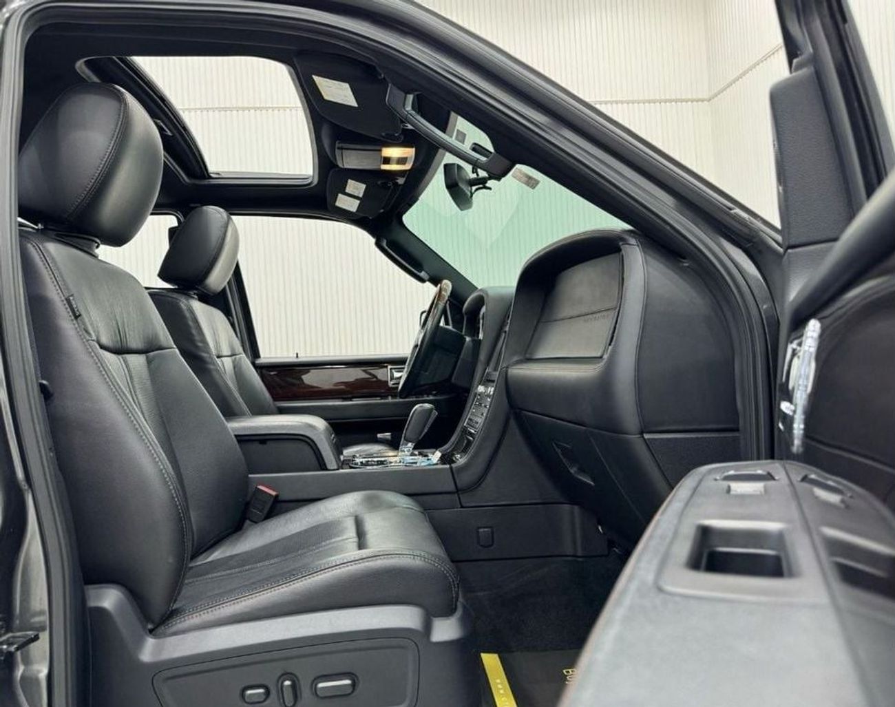 Lincoln Navigator Std 3.5L 2017 Lincoln Navigator, Agency Warranty Till 02/26, Full Agency Service History, GCC