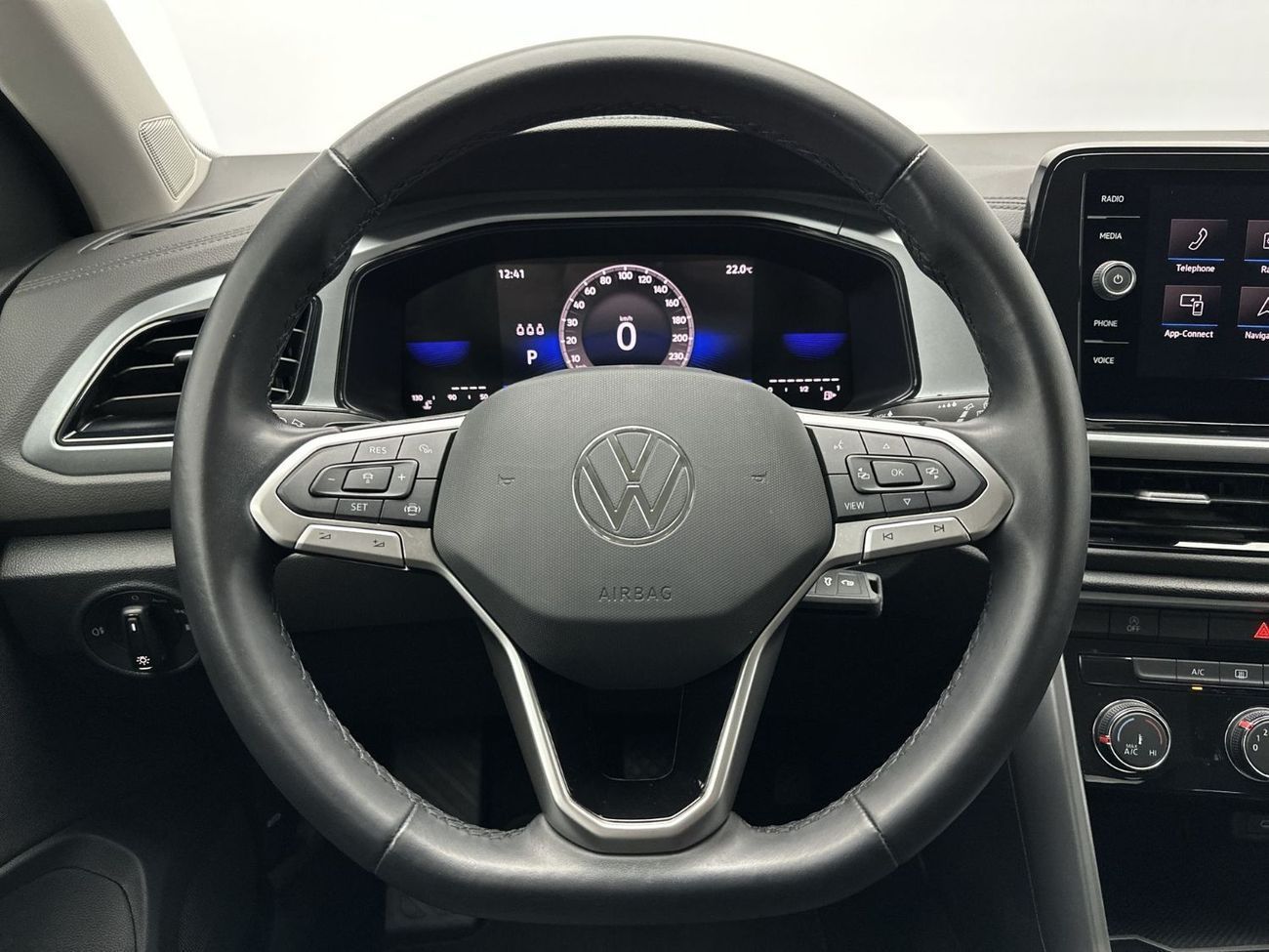 فولكس واجن T ROC LIFE T-Roc 2L | Smart Crossover with Camera & Park Sensors | VW Certified | GCC Spec