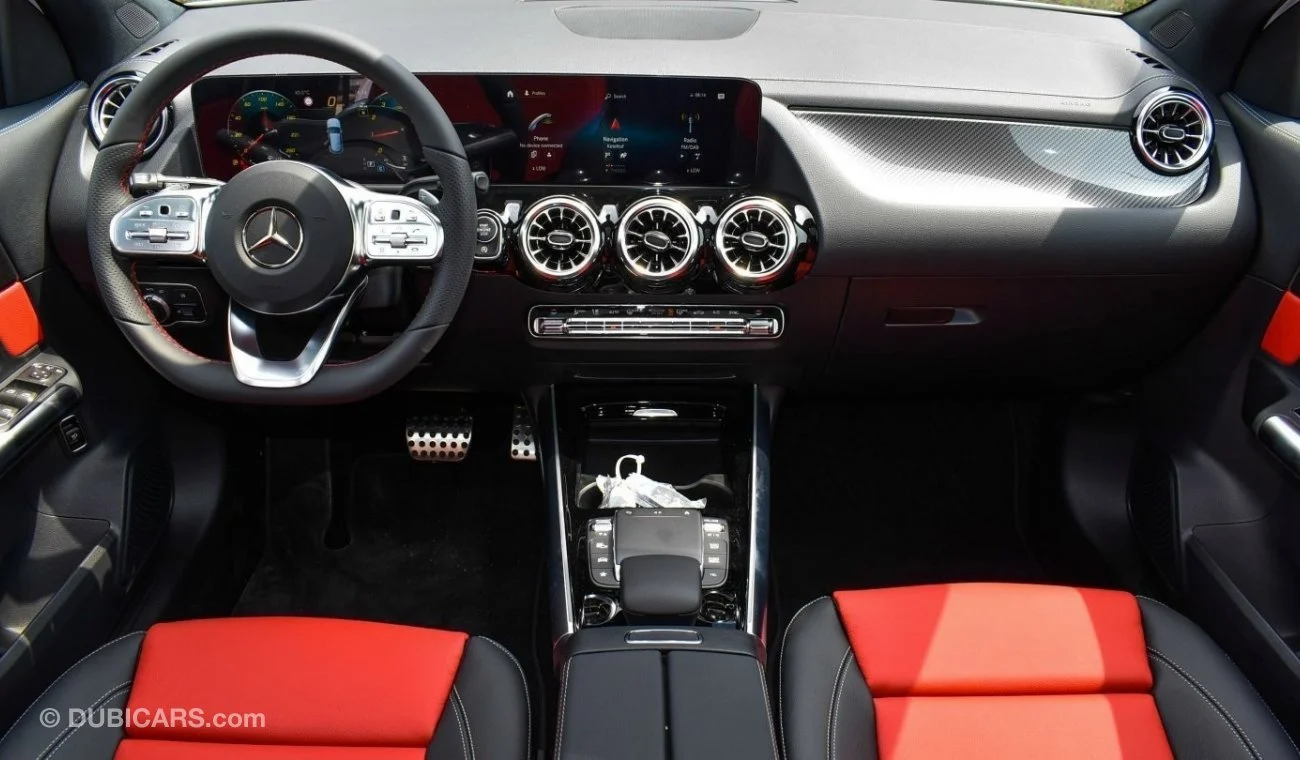 Mercedes-Benz GLA 35 AMG interior - Cockpit