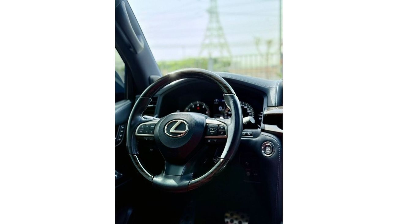 Lexus LX 570 Signature LEXUS LX570 GCC SPECS YEAR 2019 FULL SERVICE HISTORY  FLEXIBLE DOWN PAYMENT EMI AED 3800