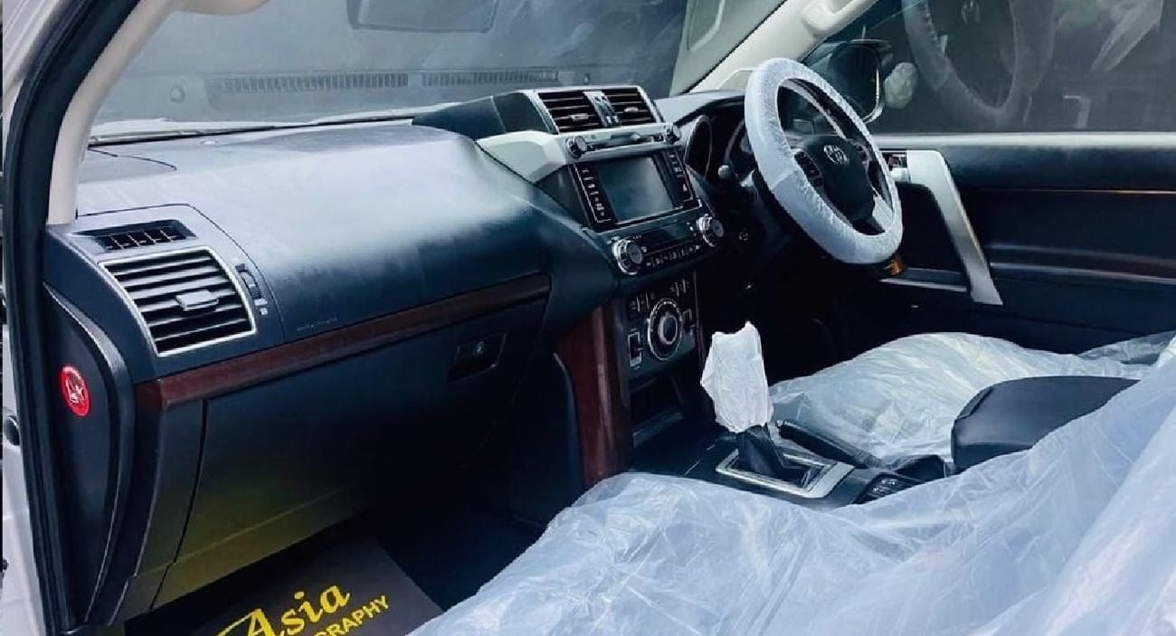 Toyota Prado Kakadu 2016 Facelift to 2023 Ship Full Option Kakadu Very Clean and Perfect Condition