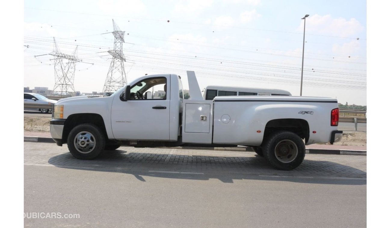 Chevrolet Silverado CHEVROLET SILVERADO 3500 HD GCC 4X4 PICKUP TRUCK 2011