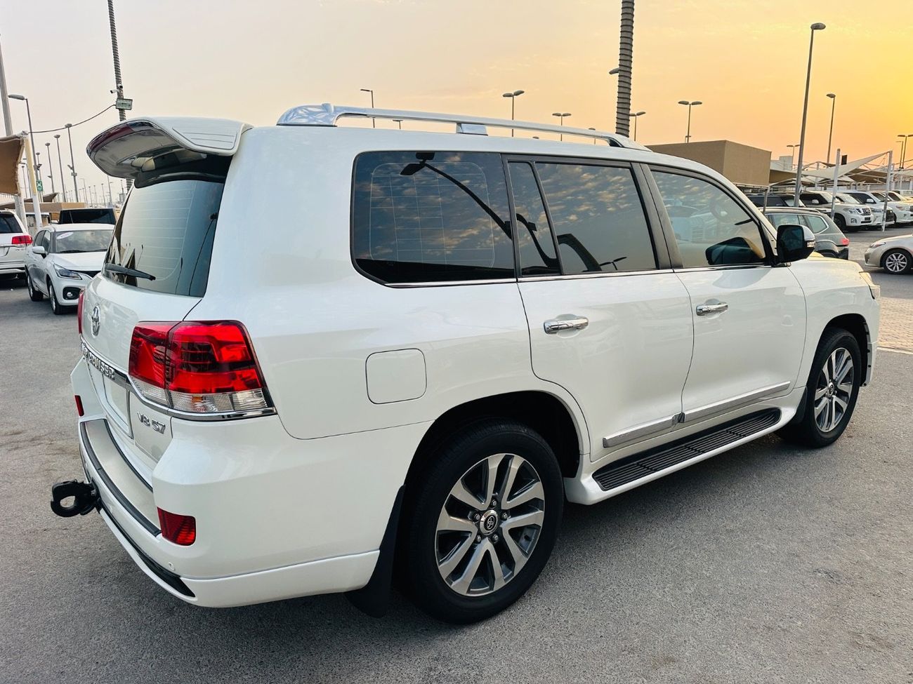 تويوتا لاند كروزر VXR