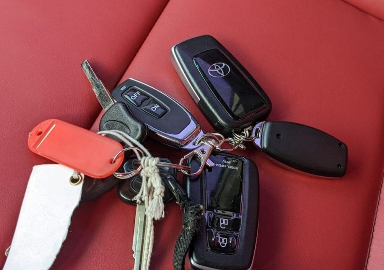 تويوتا هيلوكس TOYOTA HILUX FACELIFTED 2025 GR SPORT OFF-ROAD V4 GCC IN EXCELLENT CONDITION