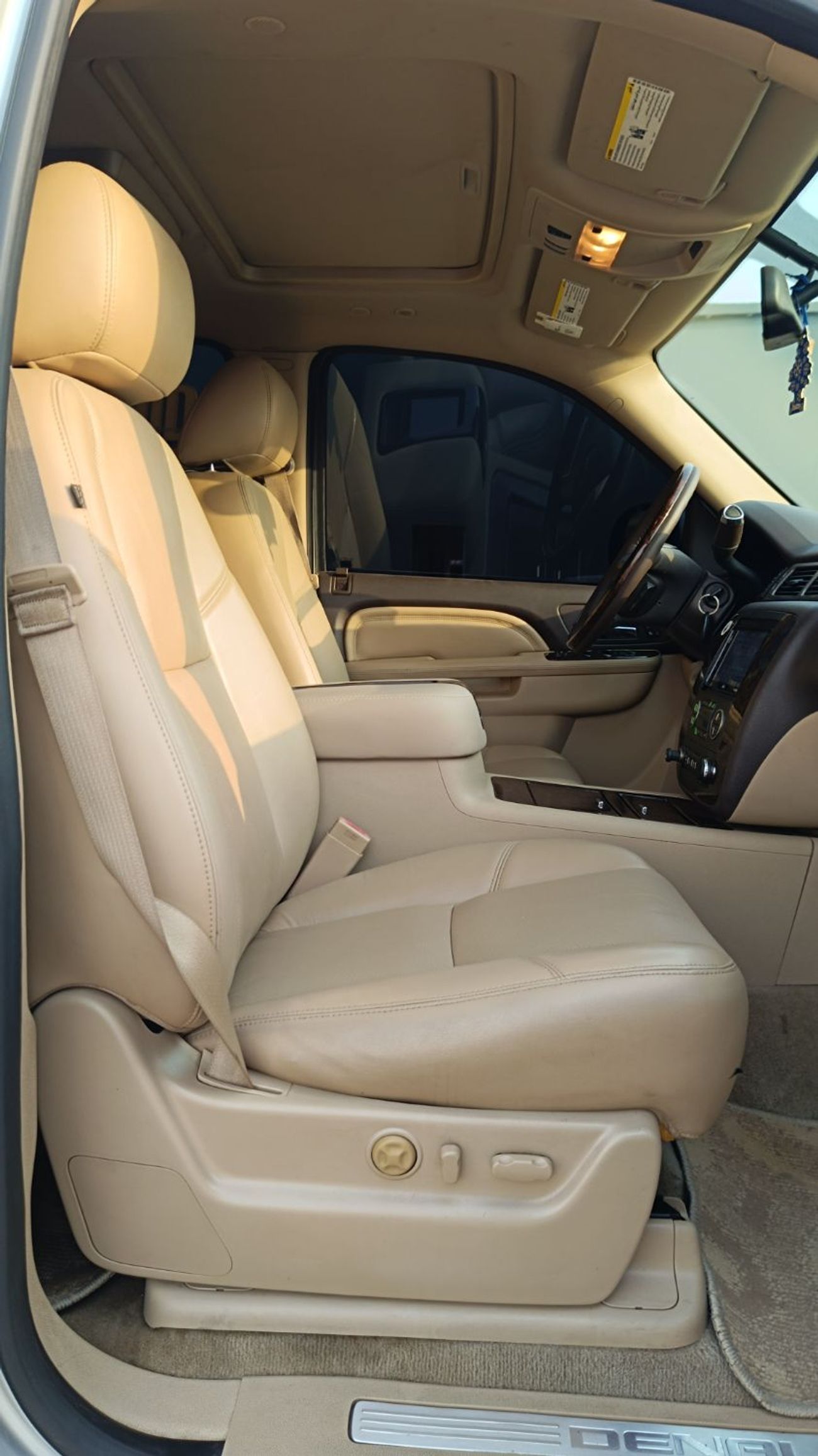 GMC Yukon SLE 5.3L 4WD (8 Seater)