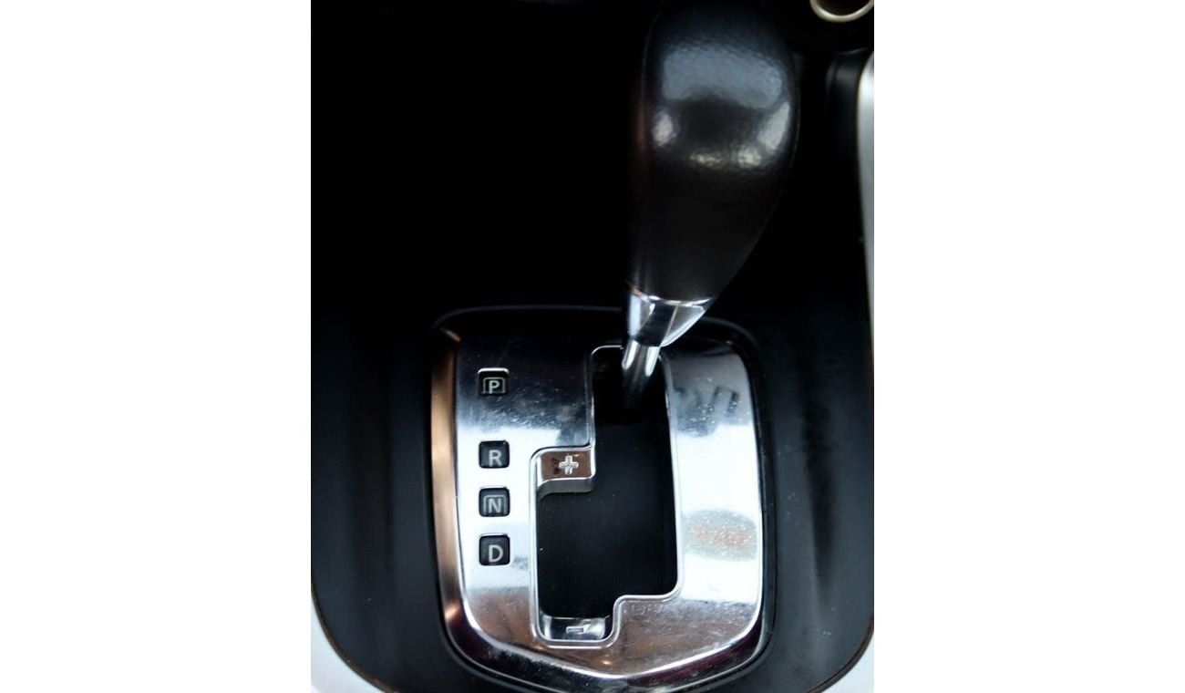 Nissan Navara Std 2.5L 4WD A/T Nissan Navara 4WD 2019 GCC Original Paint accident-free in excellent condition 1175