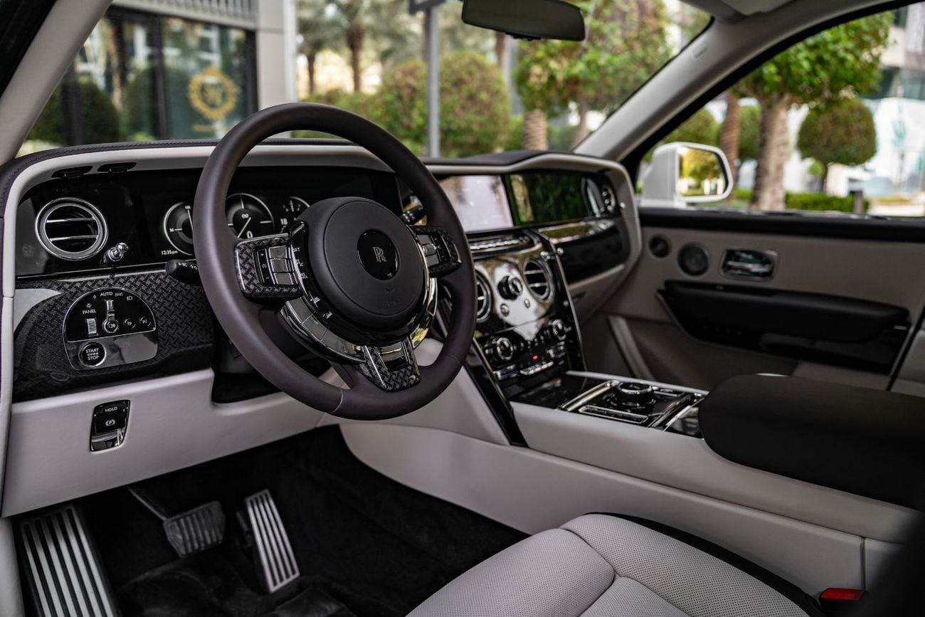 رولز رويس كولينان BLACK BADGE سيارة لكبار الشخصيات، 4 مقاعد، جديدة تمامًا، عداد كيلومترات صفر، كاملة المواصفات، تحت الضمان وعقد ال