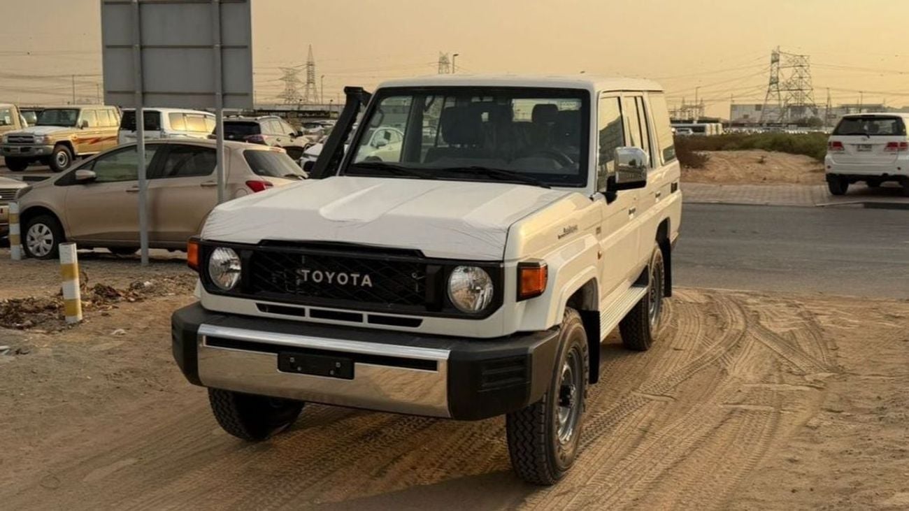 تويوتا لاند كروزر 70 LC76 2.8 MT basic Oman specs basic options