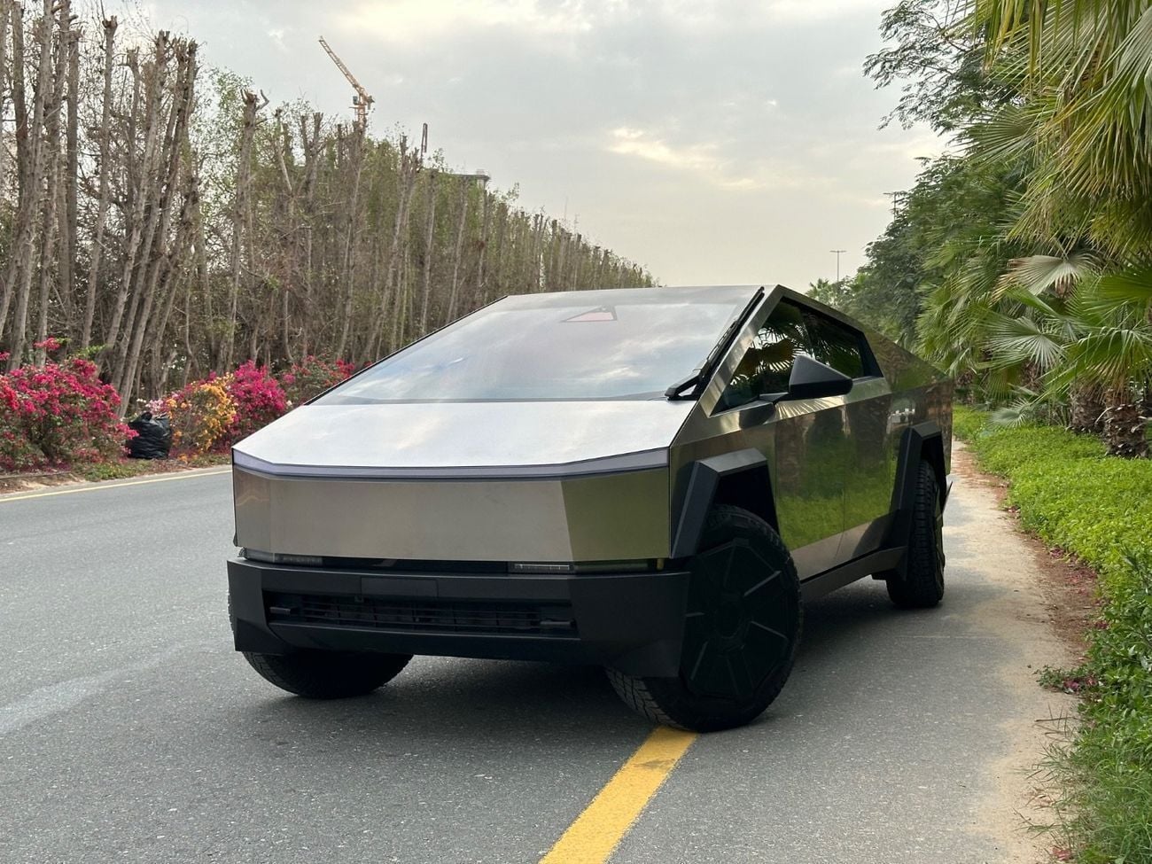 Tesla Cybertruck FOUNDATION SERIES AWD 2025 | 845 HP | Triple Motor AWD | Limited Editio