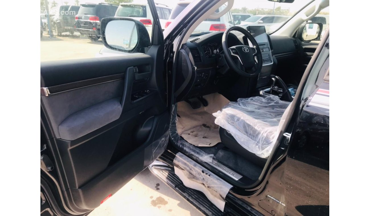 Toyota Land Cruiser GXR 4.6L V8 // 2021 // BLACK INSIDE GRAY   WITH SUNROOF , COOL BOX , PUSH START // SPECIAL OFFER //