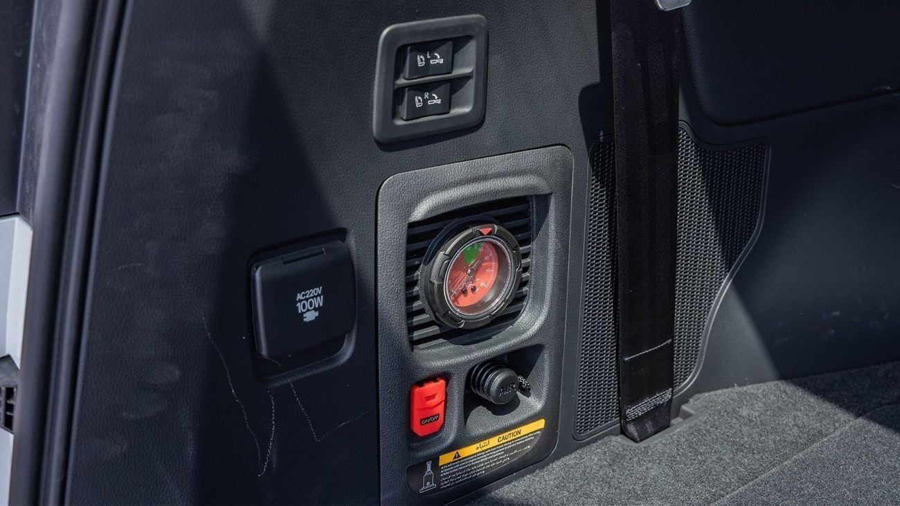 تويوتا لاند كروزر 2026 Toyota Land Cruiser 300 VXR 3.5L AT Petrol Twin Turbo (White-red)